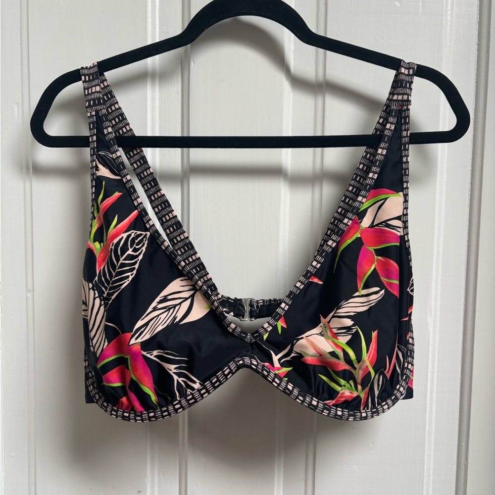 Athleta 38 D / DD Black and Cream Patterned Underwire Athletic Bikini Top